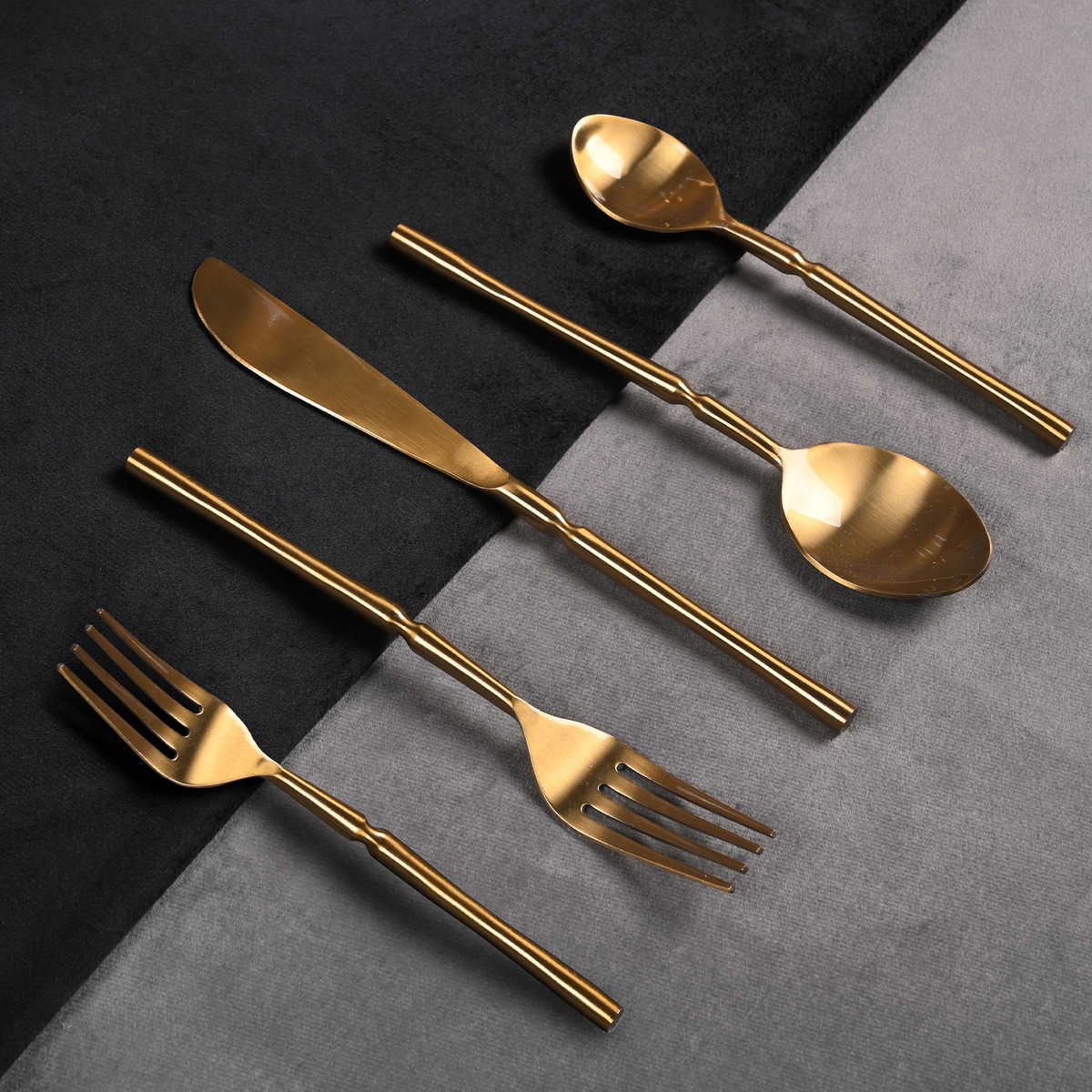 Greetwood Grooved Stainless Steel Cutlery Set for Dining Table in Gold