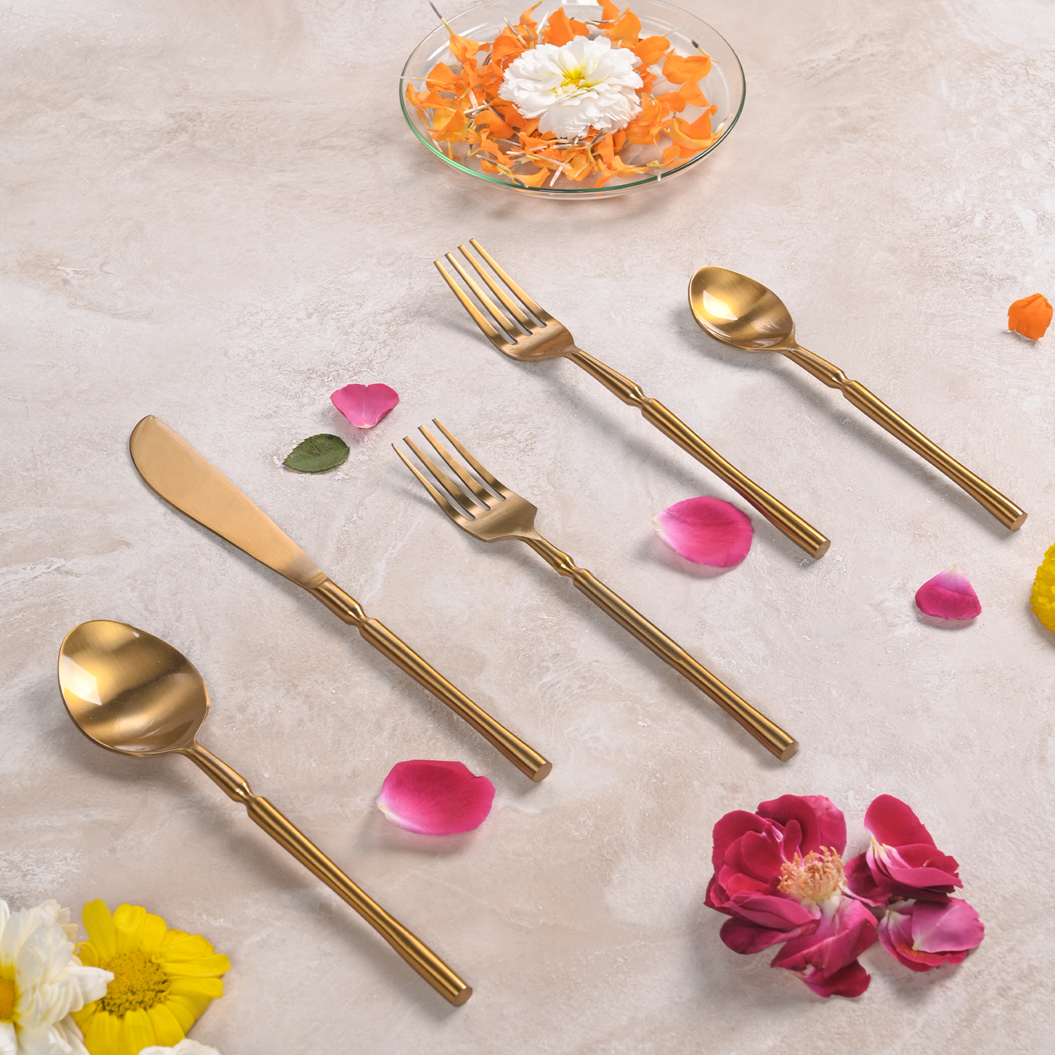 Greetwood Grooved Stainless Steel Cutlery Set for Dining Table in Gold