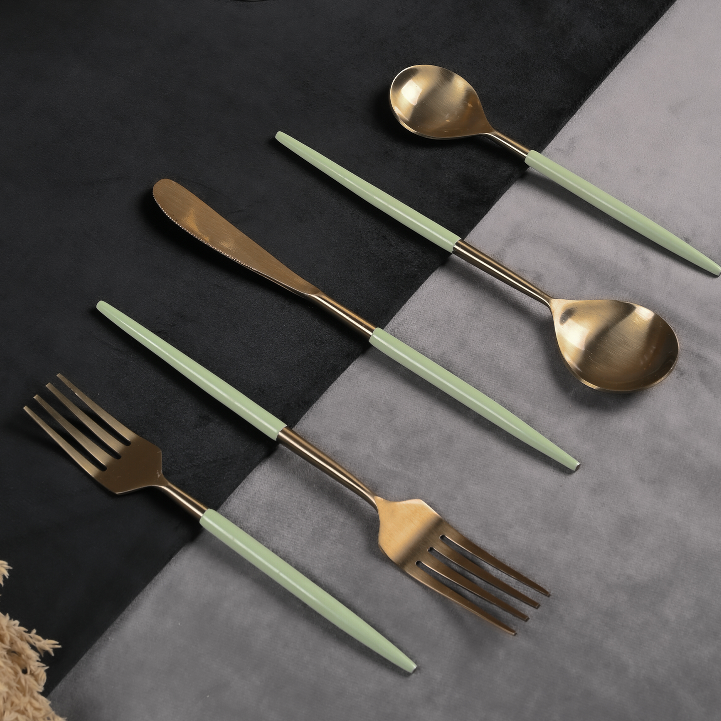 Greetwood Enamel Stainless Steel Cutlery Set for Dining Table in Green